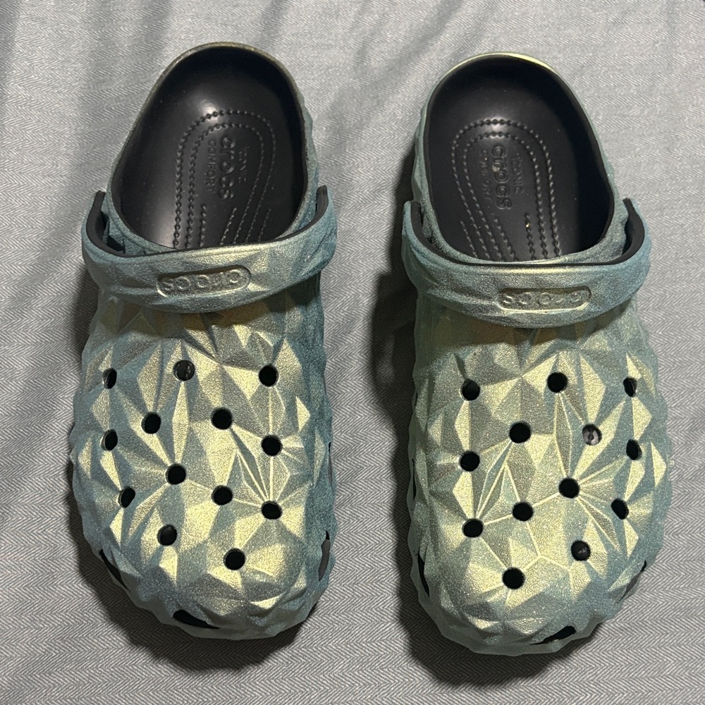 Classic Iridescent Geometric Clog